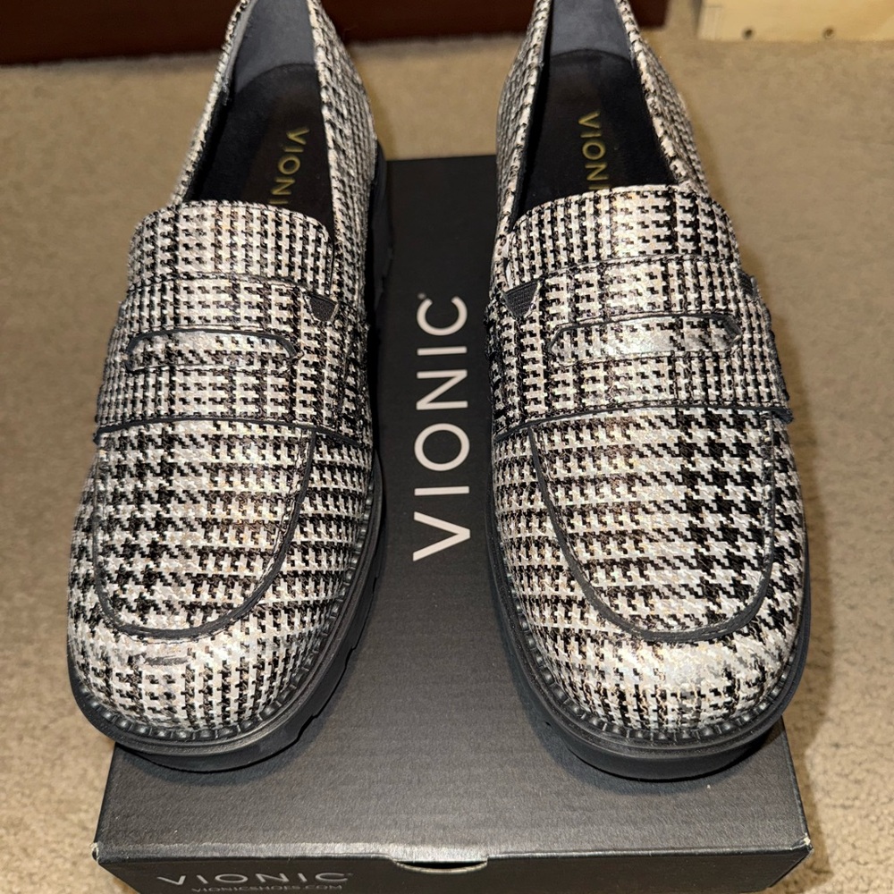 Vionic Women’s Houndstooth Loafers in Black and White